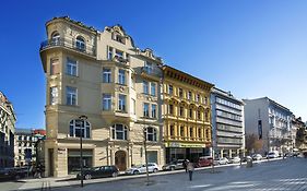 Hotel Golden Crown